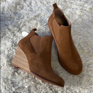 🆕 Caslon Leather Wedges‎
